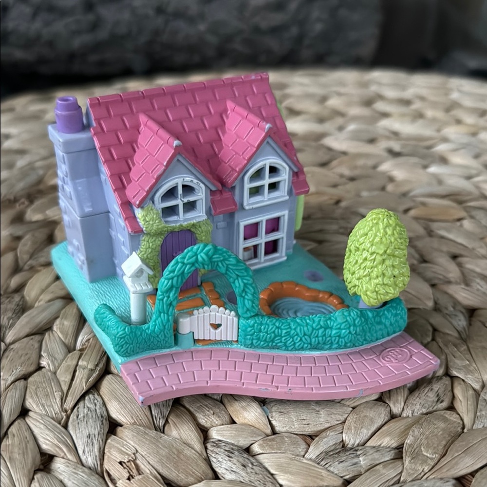 1995 Vintage Polly Pocket Cottage